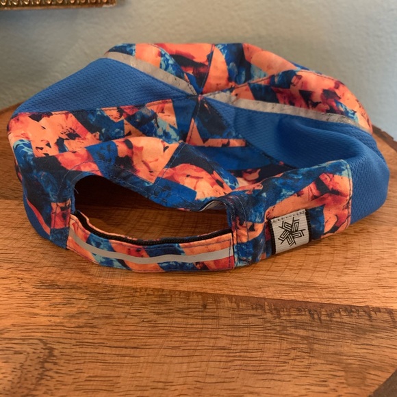 Tek gear hat with light reflection technology - Picture 2 of 3